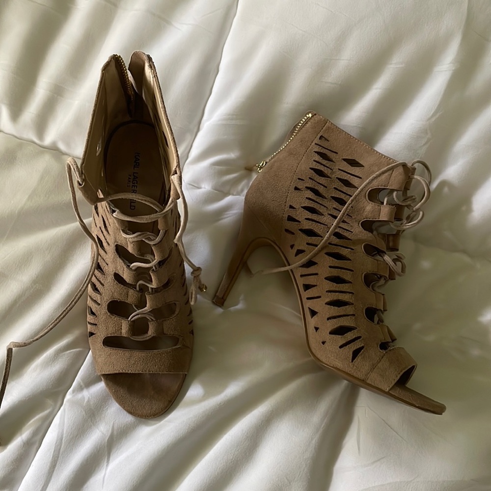 WOMEN’S TAN SUEDE LACE UP HEELS